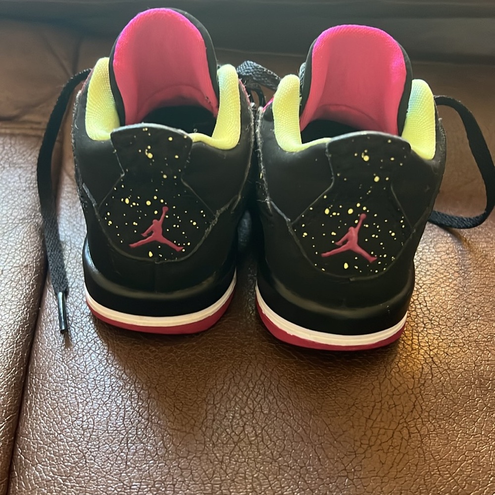 Toddler size 7c lightly used jordans. Very cute! - Picture 3 of 9